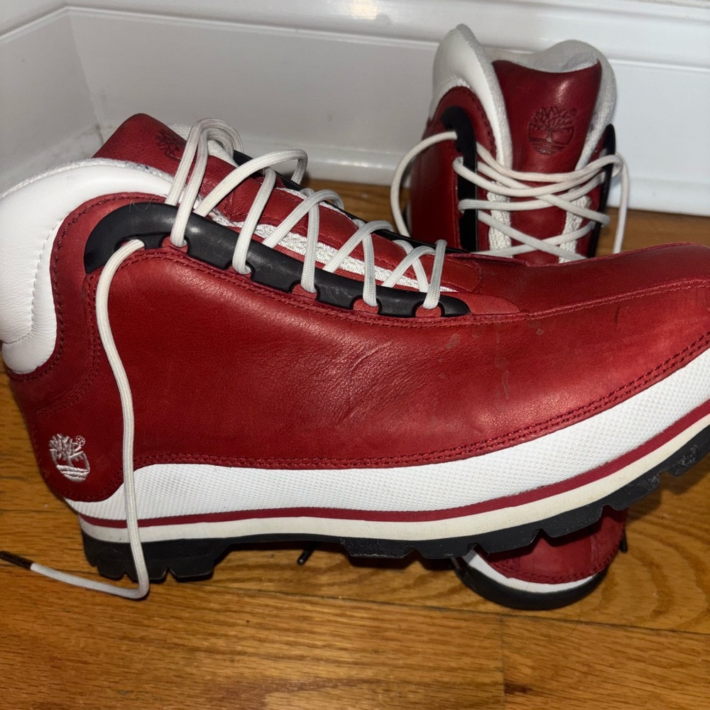 Maroon timberlands